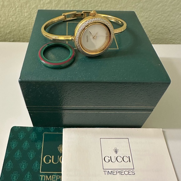 Near Mint~Gucci Interchangeable Bezel Watch W/Diamond Cut Bezel, Box, & Papers - Picture 14 of 16